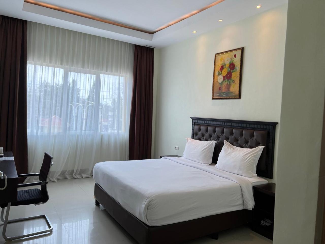 Kirei Hotel Bantaeng Exterior foto