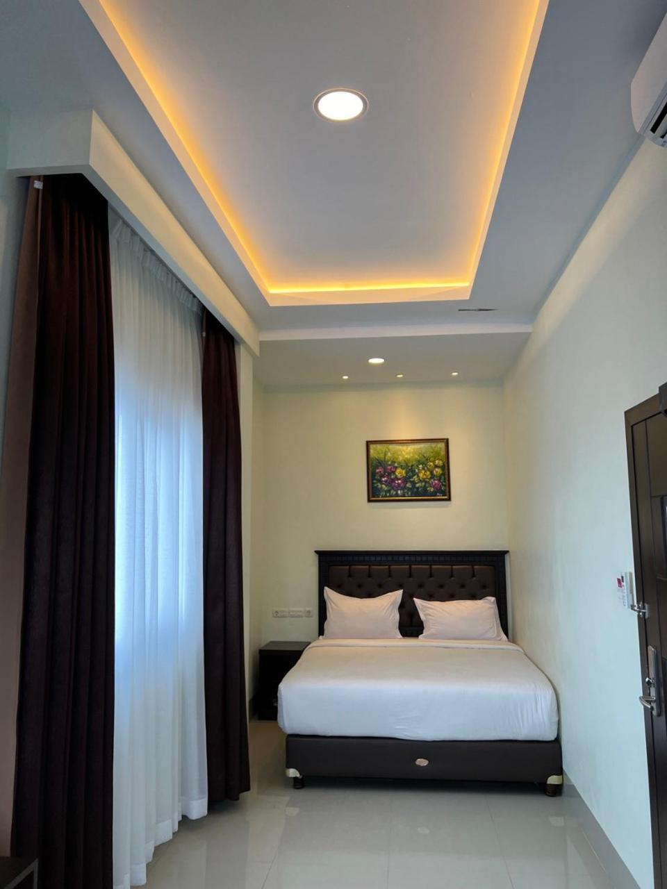 Kirei Hotel Bantaeng Exterior foto